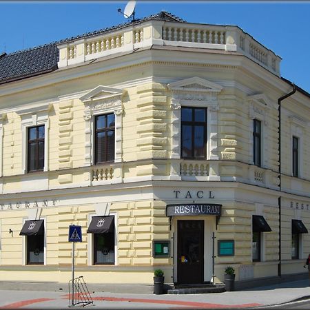 Hotel Tacl Holesov Экстерьер фото