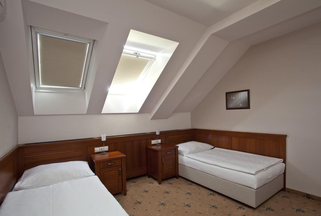 Hotel Tacl Holesov Экстерьер фото