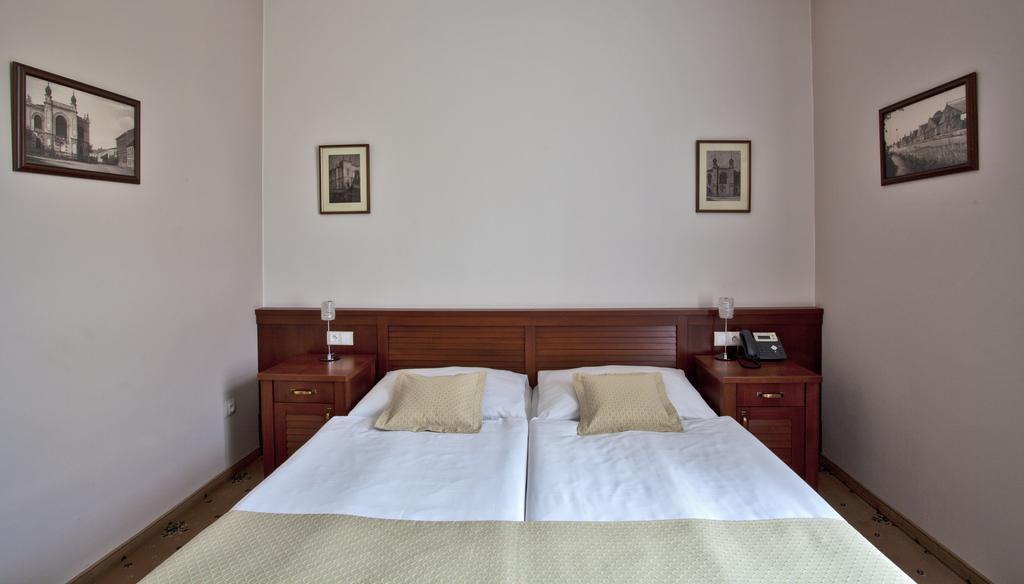 Hotel Tacl Holesov Экстерьер фото